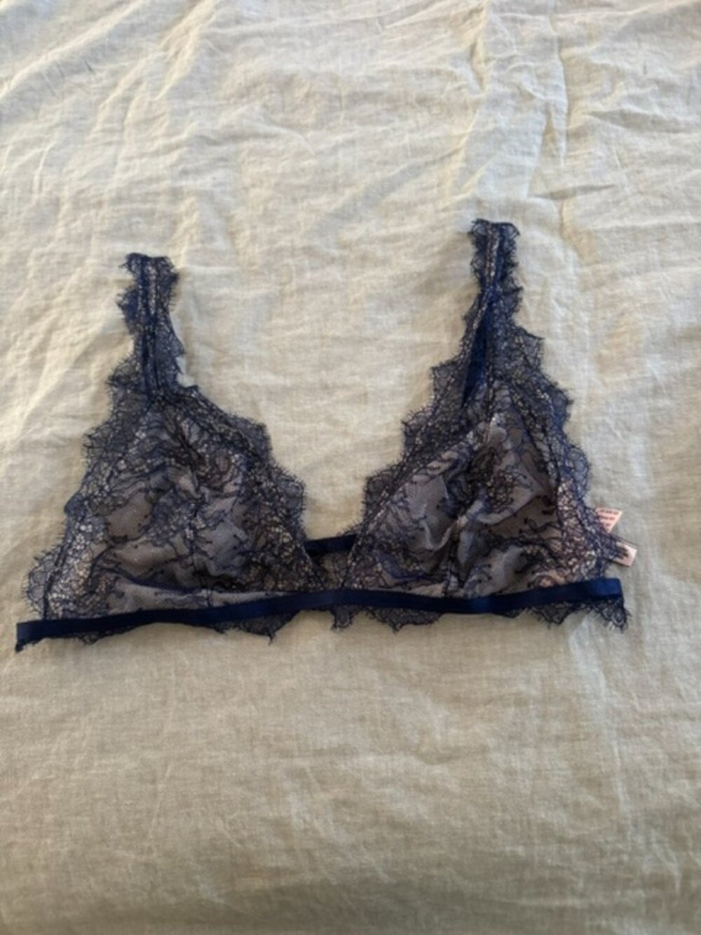 SET OF 2 VICTORIA SECRET UNLINED SEXY BRALETTES